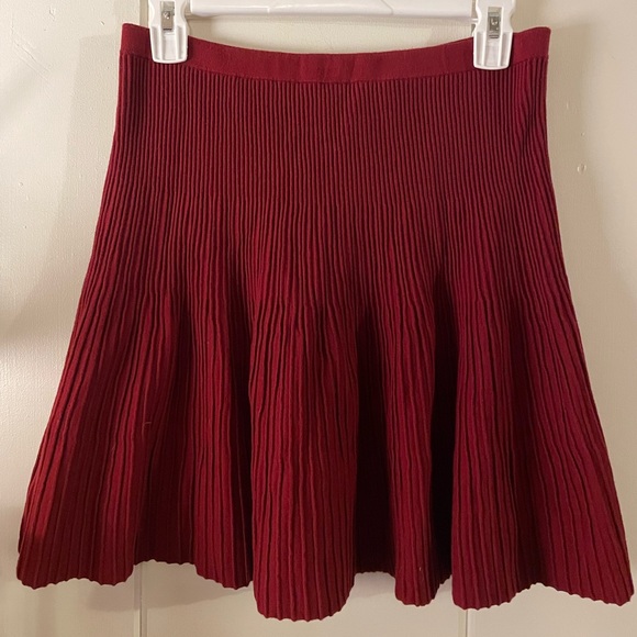 MODA super stretchy maroon pleated a line skirt size M - Picture 2 of 3